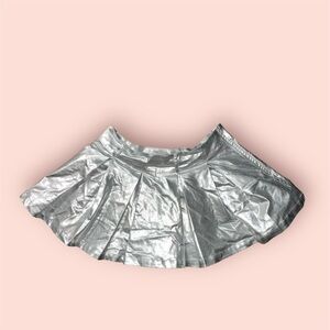 WISHFUL THINKING PLEATED METALLIC MINI SKIRT IN SILVER